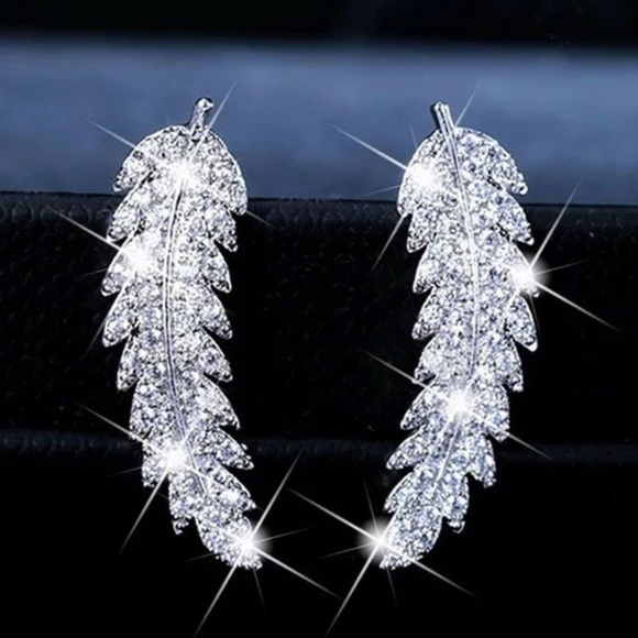 White gold plated stud earrings - Picture 2 of 4
